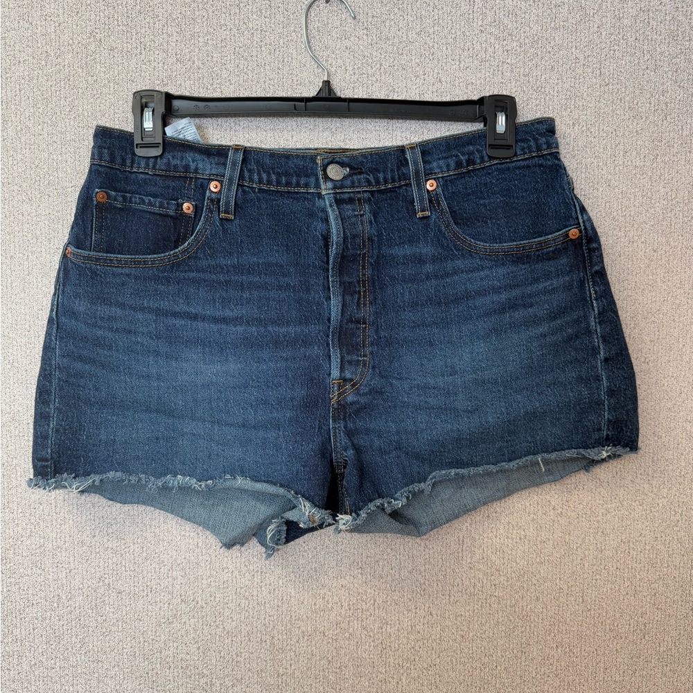 Levis 501 Womens Size Large cheeky cutoff denim blue‎ jean shorts
